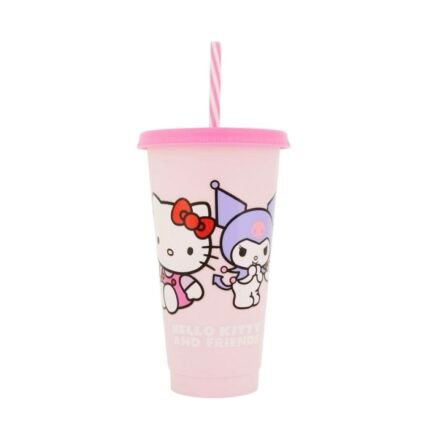 Un gobelet orné d'un motif Hello Kitty